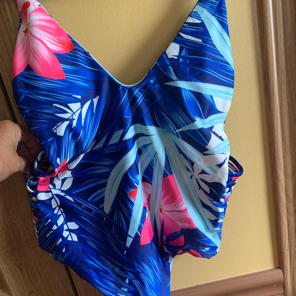 NWT Gorgeous Summer Look One piece Swimsuit by Versd